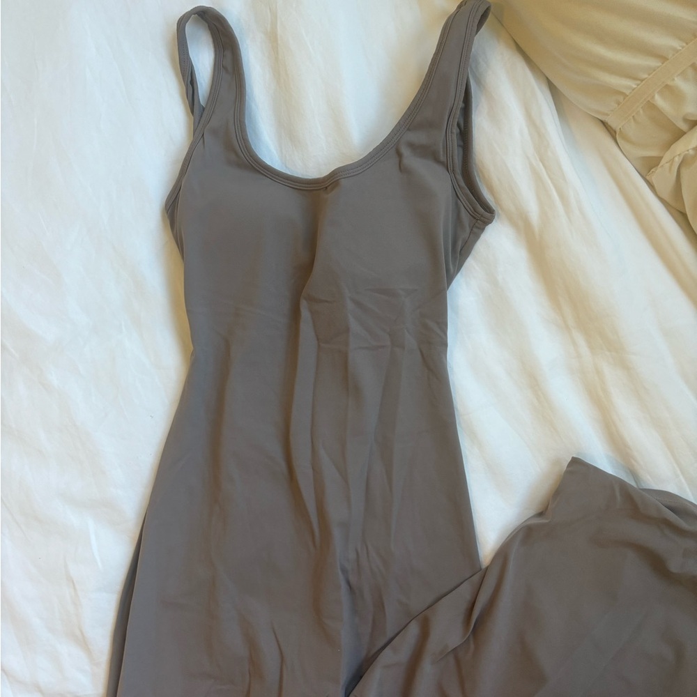 Vertvie women sleeveless flare backless jumpsuit!